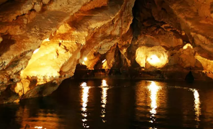 بهترین جاذبه های طبیعی ارومیه کجاست؟  به سرزمین آبشارها، دریاچه ها و غارها سفر کنید