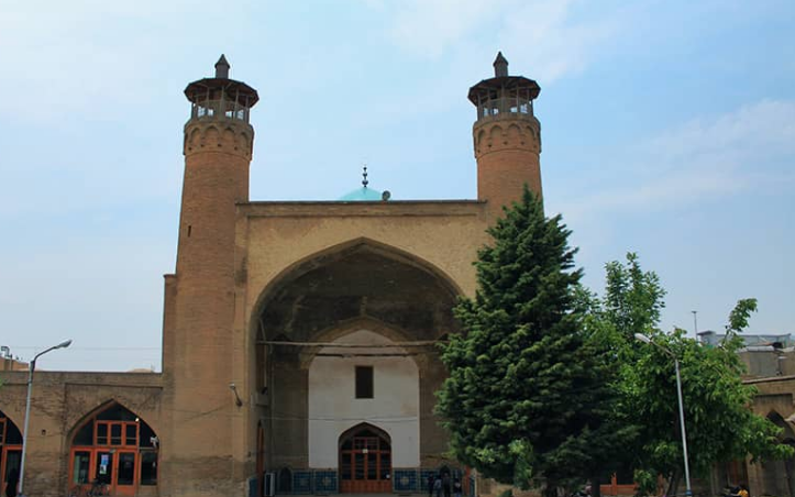 مسجد جامع بروجرد چند قدمت دارد؟