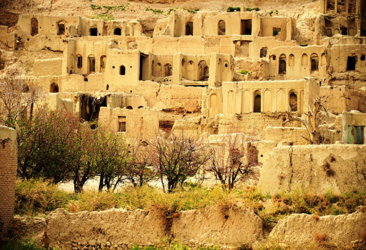 حتما از قلعه ایزدشت آباد فارس دیدن کنید