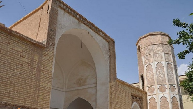 مسجد جامع داراب چند قدمت دارد؟