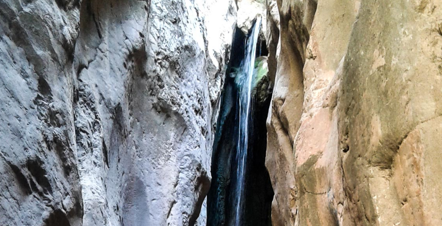 حتما از آبشارهای سیمک کرمان دیدن کنید