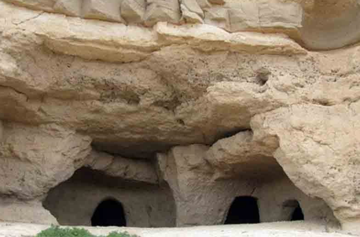 حتما از غارهای بان مسیتی چابهار دیدن کنید