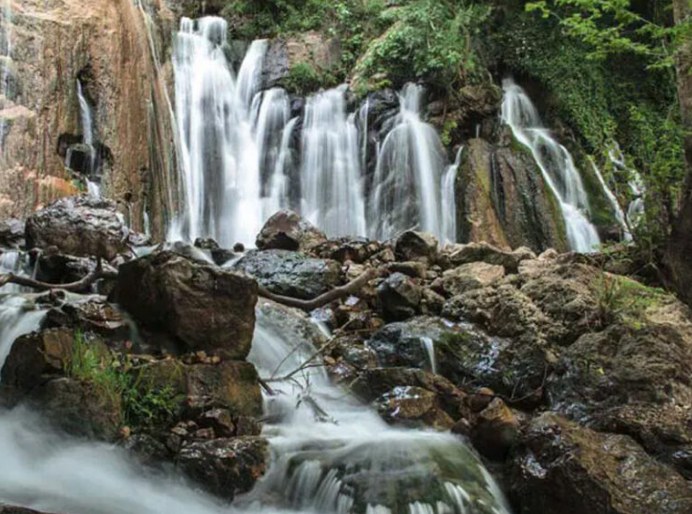 بلندترین آبشار لرستان / مقصدی شگفت انگیز برای دوستداران طبیعت