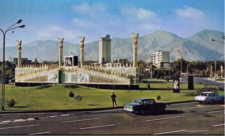 وقتی پرسپولیس وسط میدان ونک تهران بود