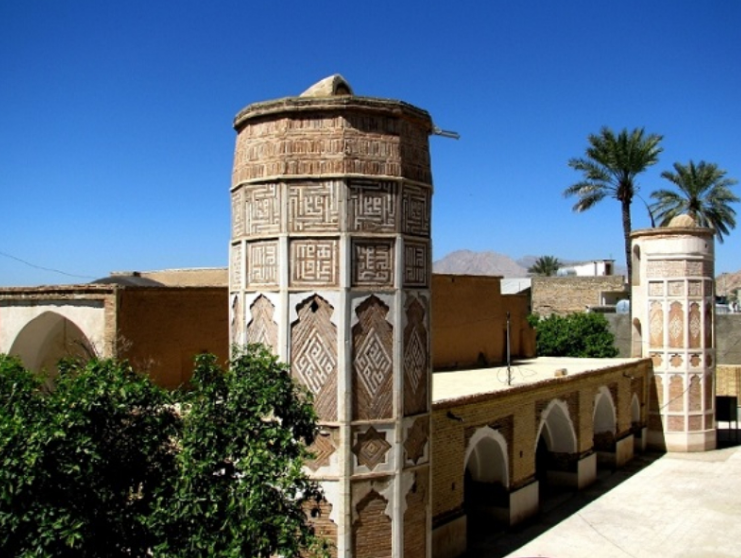 مسجد جامع داراب چند قدمت دارد؟