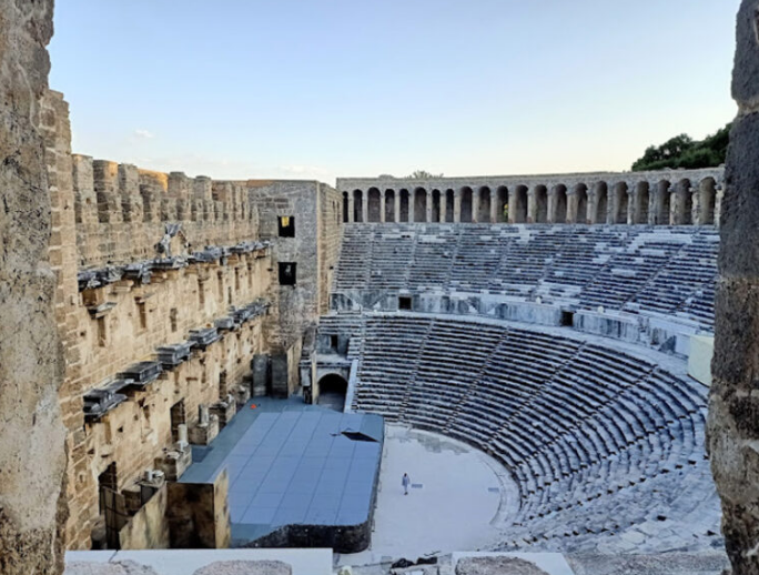 تور تئاتر آسپندوس;  بزرگترین تئاتر رومی در آناتولی