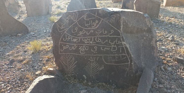 عجیب ترین قبرستان جهان در روستای تره نطنز در ایران + فیلم