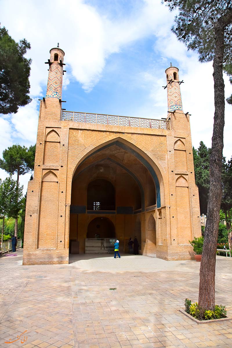 معماری شگفت انگیز جنبان منار اصفهان
