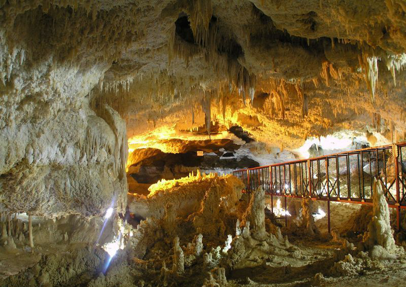 غار کتلهور چند کیلومتر است؟