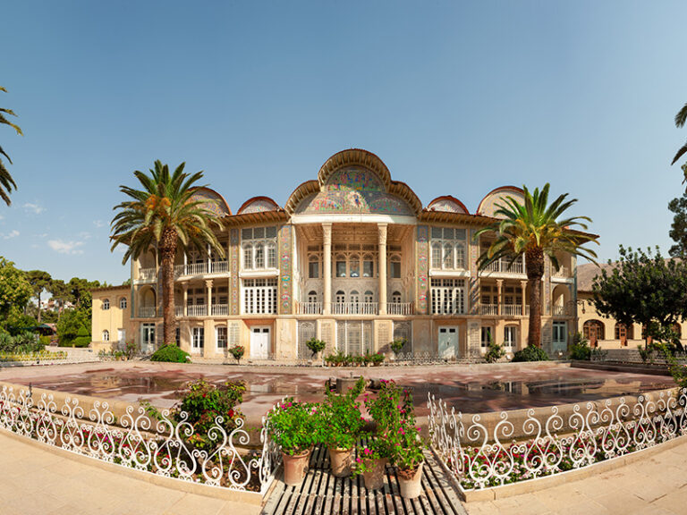 حتما از باغ نارنجستان شیراز دیدن کنید