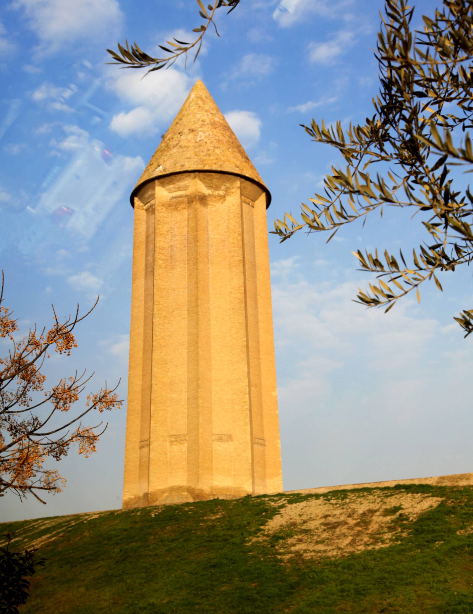 برج گنبد کاووس;  جاذبه ای دیدنی در گلستان زیبا