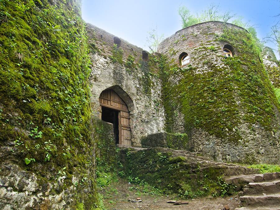 قلعه رودان؛  بنای تاریخی و جالب در گیلان