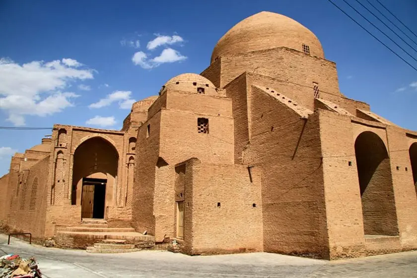 مسجد مرکزی;  جاذبه های تاریخی در اردستان