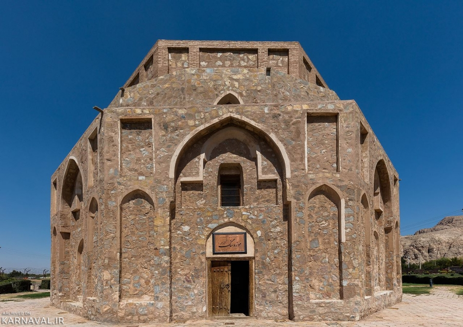 زیباترین بنای سنگی کرمان / گنبد جبلیه;  یک جاذبه بی نظیر