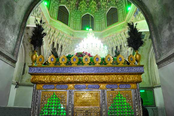 زیباترین گنبد خشتی مشهد / مقبره سلطان گیاه الدین;  ساختمانی بزرگ در مشهد