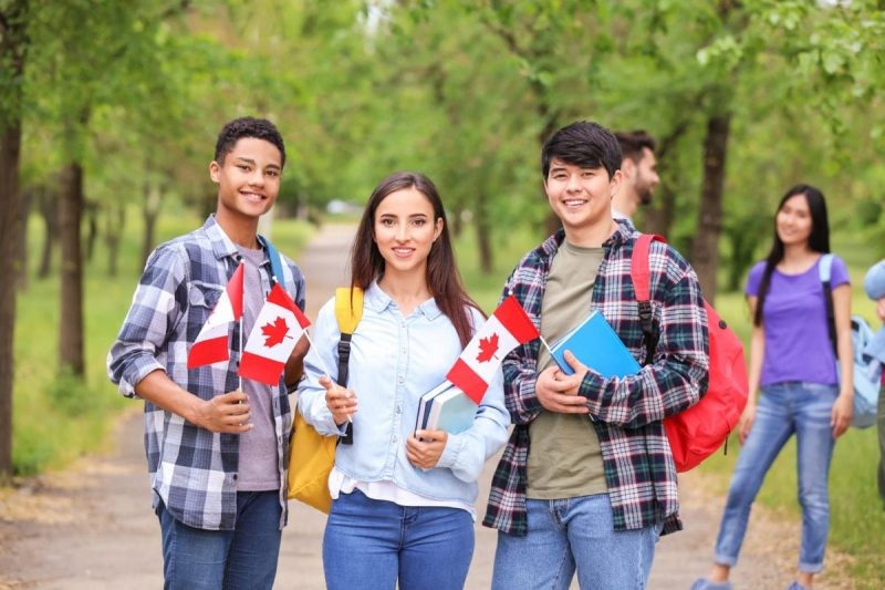 شرایط سنی برای تحصیل در کالج های کانادا