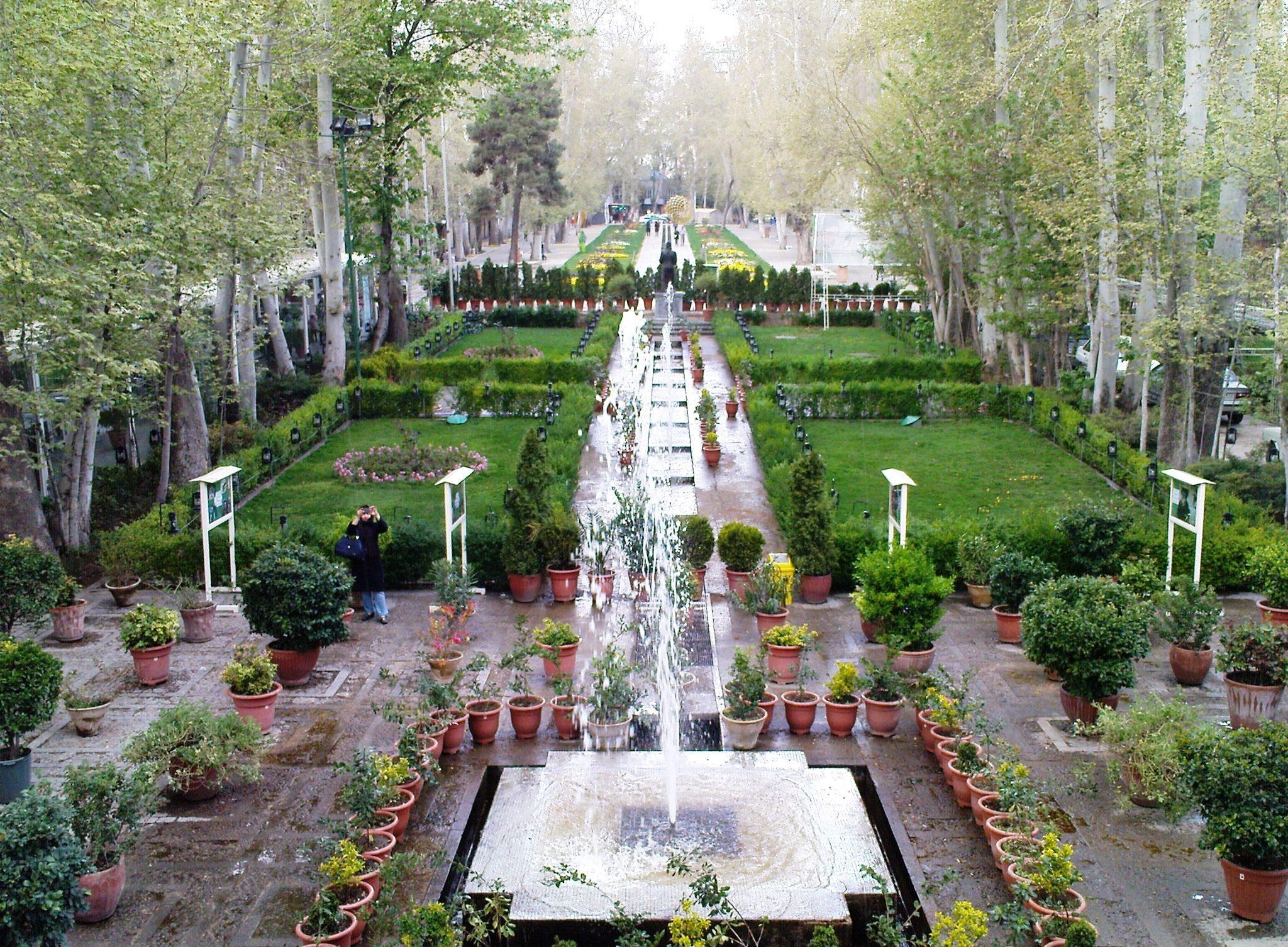 باغ فردوس، تهران;  یک جاذبه خیره کننده