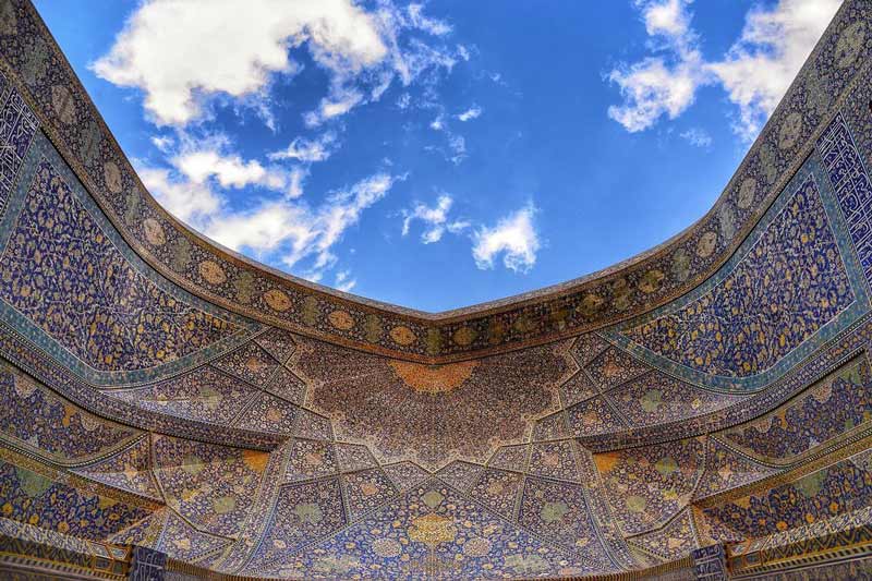 مسجد اصفهان چند ایوان دارد؟