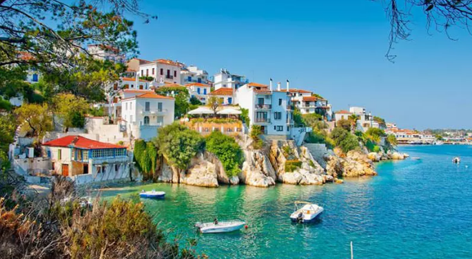 خاص ترین جزایر یونانی که باید حتما ببینید / گشتی در میان سنگ های رنگارنگ دریای اژه