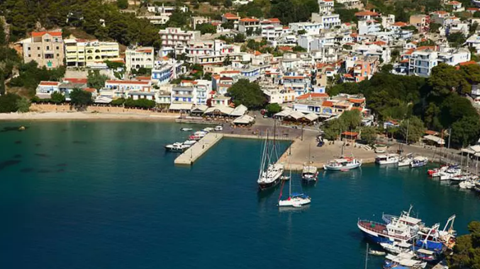 خاص ترین جزایر یونانی که باید حتما ببینید / گشتی در میان سنگ های رنگارنگ دریای اژه